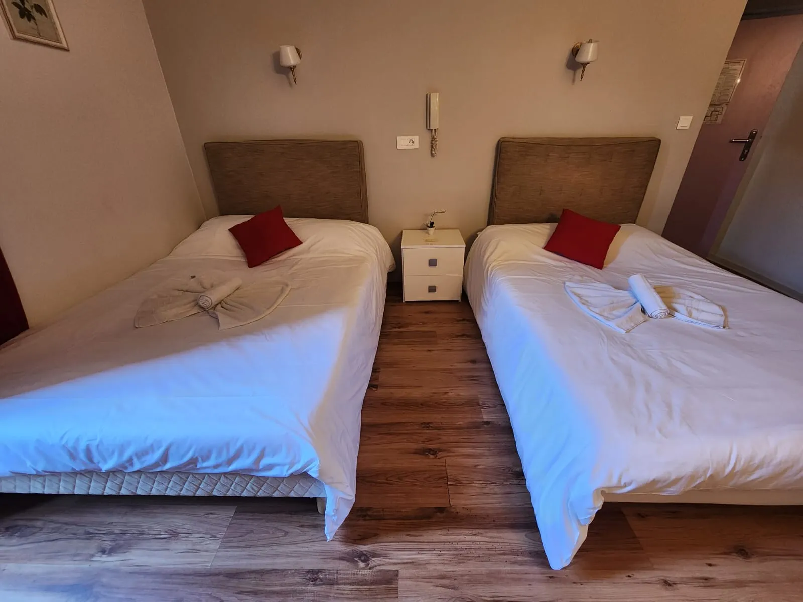 Chambres et intérieurs de l'Hôtel du Centre, photo 4