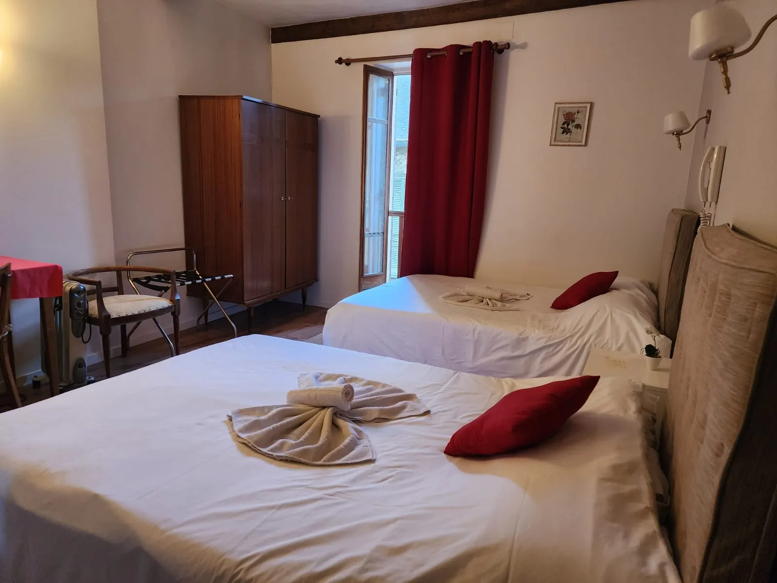 Chambres et intérieurs de l'Hôtel du Centre, photo 5